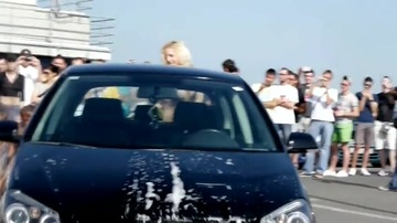 Cкриншот невероятно красивое видео. эротика Сексуальная девушка классно танцует перед камерой всем смотреть эротика стриптиз стрип красив - 1