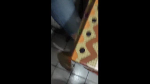 Cкриншот Она сосет мне член пока говорит со своим парнём по телефону